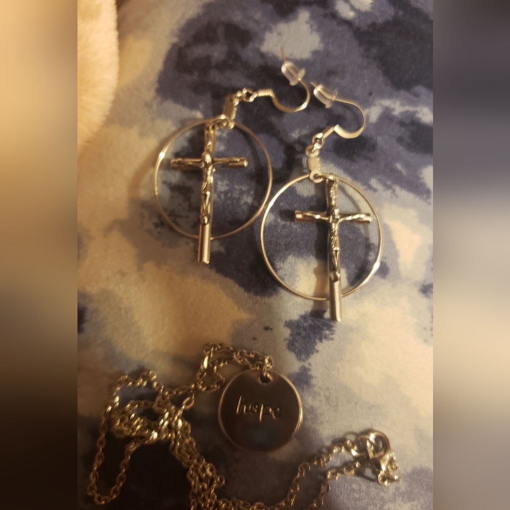 Pair of earrings and necklaces. Silver. I made these